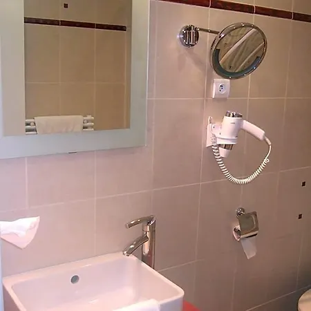 Hotel Les Etangs De Guibert 3*